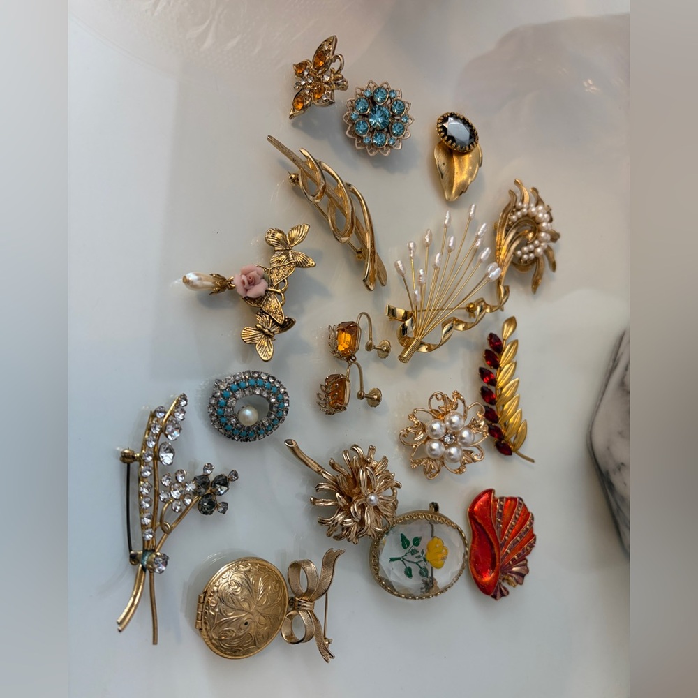 16 pieces of Elegant Gold and Silver color Brooches (one set clip on earrings)
